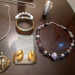 WOMENS FASHION JEWELRY LOT..YES..YOU GET EVERYTHING IN THE PICTURES..Retailers??